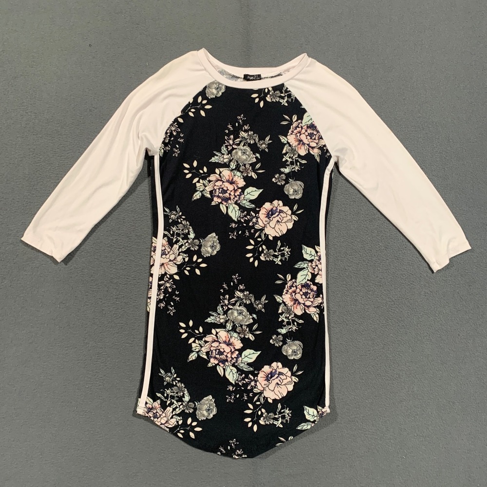 90s rue21 Baseball Tee Women Small Black Floral 3/4 Sleeve Side Stripe Shirt